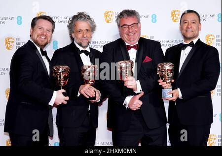 Tristan Myles, Paul Lambert, Gerd Nefzer und Brian Connor im Pressesaal, nachdem sie den Special Visual Effects Award für Dune bei den British Academy Film Awards 75. in der Royal Albert Hall in London gewonnen hatten. Bilddatum: Sonntag, 13. März 2022. Stockfoto