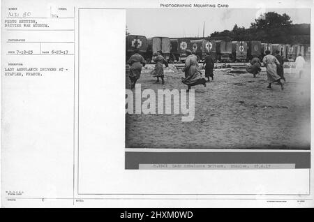 Lady Krankenwagen Fahrer bei - Etaples, Frankreich. Sammlung von Fotografien aus dem Ersten Weltkrieg, 1914-1918, die die militärischen Aktivitäten der britischen und anderen Streitkräfte und des Personals während des Ersten Weltkriegs darstellen Stockfoto