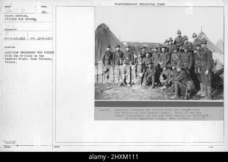 Amerikanische Ingenieure, die an der Cambrai-Front mit den Briten kämpften. In Der Nähe Von Peronne, Frankreich. Sammlung von Fotografien aus dem Ersten Weltkrieg, 1914-1918, die die militärischen Aktivitäten der britischen und anderen Streitkräfte und des Personals während des Ersten Weltkriegs darstellen Stockfoto