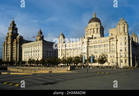 Liverpools drei Grazien am Pier Head Stockfoto