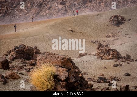 Touristen besuchen Las Minas de San Jose, die Minen von saint Joseph, im Teide Nationalpark, Teneriffa, Kanarische Inseln, Spanien Stockfoto