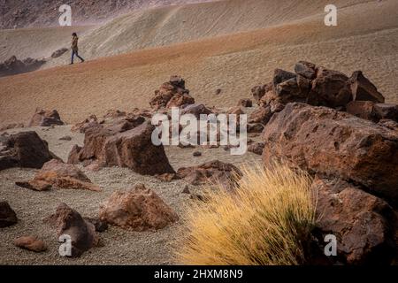 Touristen besuchen Las Minas de San Jose, die Minen von saint Joseph, im Teide Nationalpark, Teneriffa, Kanarische Inseln, Spanien Stockfoto