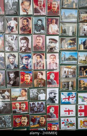 Souvenir-Kühlschrankmagnete mit Joseph Stalin im Stalin-Museum in Gori, Georgien Stockfoto