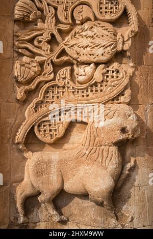 Detail der Eingangsschnitzerei des Ishak Pasha Palastes in der Stadt Agri, Ostanatolien, Türkei. Stockfoto