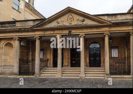 City of Bath, Großbritannien. 07-08-2021. Restaurierte antike römische Bäder. Eingang zum Pumpenraum in römischen Bädern. Stockfoto