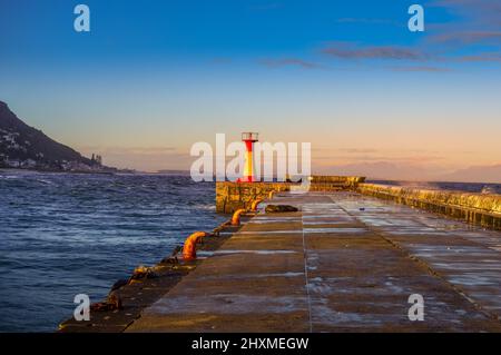 Farbenprächtiger Leuchtturm in der Kalk Bay in Kapstadt Südafrika Stockfoto