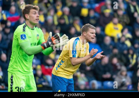 Brondby, Dänemark. 13. März 2022. Sigurd hat Broendby (4) IM RAHMEN des Superliga-Spiels 3F zwischen Broendby IF und Aarhus GF im Brondby-Stadion gestürzt. (Foto: Gonzales Photo/Alamy Live News Stockfoto