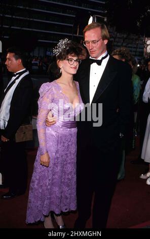 **DATEI FOTO** William Hurt ist verstorben. Marlee Matlin und William Hurt kommen am 30. März 1987 zu den Academy Awards 59. im Dorothy Chandler Pavilion in Los Angeles.Quelle: Ralph Dominguez/MediaPunch Stockfoto