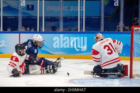 Peking, Hebei, China. 13. März 2022. Team USA schlägt Kanada um Gold, Pekinger 2022 Paralympics Ice Hockey. (Bild: © Mark Edward Harris/ZUMA Press Wire) Stockfoto