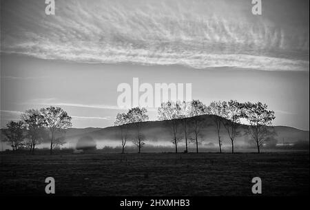 Sonne aufgehen im Tal des Flusses Sangro, Italien Stockfoto