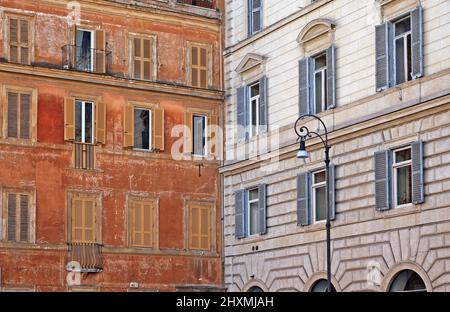 Typische Architektur in der Innenstadt von Rom, Italien Stockfoto