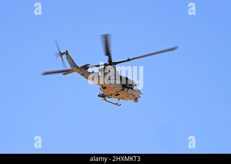 United States Marine Corps Bell UH-1Y Venom passiert über Kopf Stockfoto