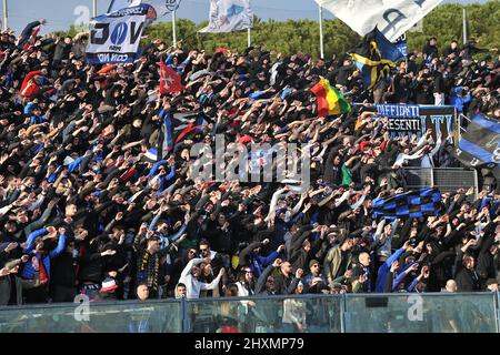 Pisa, Italien. 13. März 2022. Unterstützer von Pisa während AC Pisa vs US Cremonese, Italienische Fußball Serie B Spiel in Pisa, Italien, März 13 2022 Quelle: Independent Photo Agency/Alamy Live News Stockfoto