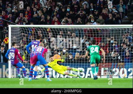 Barcelona, Spanien. 13. März 2022. La Liga Spanisches Fußballspiel La Liga FC Barcelona gegen Osasuna im Camp Nou Stadion, Barcelona 13. März 2022. Ferran Torres erzielt ein Tor 900/Cordon Press Credit: CORDON PRESS/Alamy Live News Stockfoto