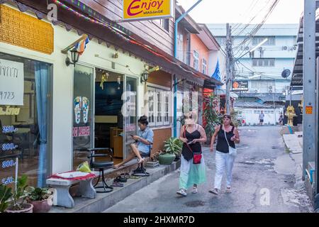 Urbane Szene aus dem alten Hua hin. Dies ist ein altes Fischerdorf, das zu einem der beliebtesten Reiseziele in Thailand wurde. Stockfoto