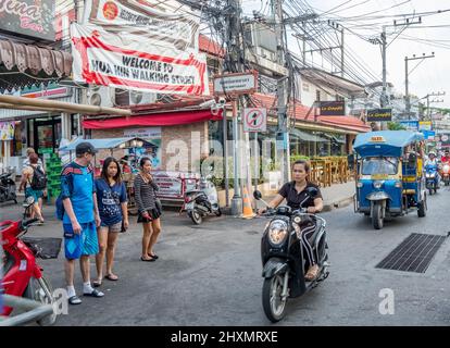 Urbane Szene aus dem alten Hua hin. Dies ist ein altes Fischerdorf, das zu einem der beliebtesten Reiseziele in Thailand wurde. Stockfoto