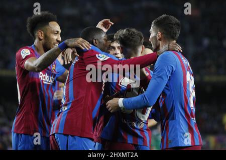 Barcelona, Spanien. 13. März 2022. Barcelona Spieler feiern das Tor während des LaLiga Santander Spiels zwischen Barcelona und Osasuna im Camp Nou Stadion in Barcelona, Spanien. Rafa Huerta/SPP Credit: SPP Sport Press Photo. /Alamy Live News Stockfoto