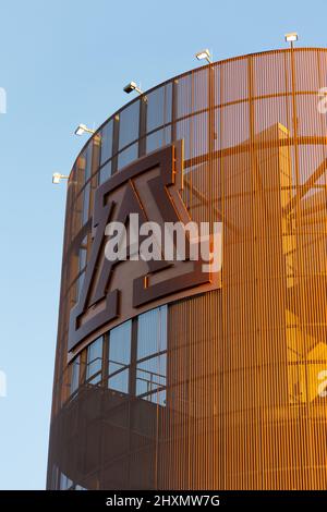 Fußballstadion an der University of Arizona bei Sonnenuntergang Stockfoto