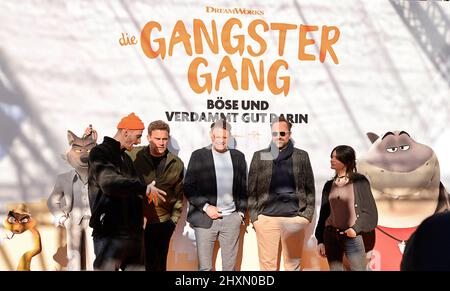 Fynn Kliemann, Sebastian Bezzel, Max Giermann, Kurt Krömer, Joyce Ilg bei der Premiere des Animation-Kinofilms DIE GANGSTER GANG im UCI LUXE Berlin. Be Stockfoto