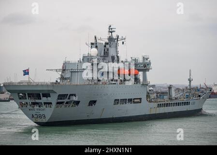 Der Royal Fleet Auxiliary Tanker RFA Wave Knight (A389) kam am 11/3/2022 in Portsmouth, Großbritannien, zur Lagerung an, bevor er außer Betrieb genommen wurde. Stockfoto