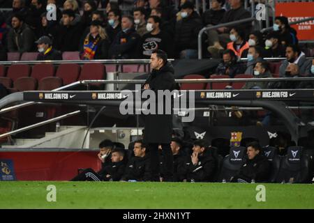 Barcelona, Barcelona, Spanien, Spanien. 13. März 2022. BARCELONA, SPANIEN - 13. MÄRZ: Trainer Xavi während des La Liga Spiels zwischen Barcelona und Osasuna im Camp Nou Stadion am 13. März 2022 in Barcelona, Spanien. (Bild: © Sara Arib/PX Imagens via ZUMA Press Wire) Stockfoto