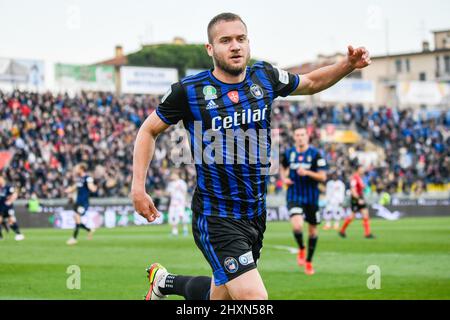 Pisa, Italien. 13. März 2022. George Puscas (Pisa) während AC Pisa vs US Cremonese, Italienischer Fußball Serie B Spiel in Pisa, Italien, März 13 2022 Quelle: Independent Photo Agency/Alamy Live News Stockfoto