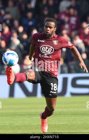 Salerno, Italien. 12. März 2022. (3/12/2022) Lassana Coulibaly (US Salernitana 1919) in Aktion die Serie A zwischen den USA. Salernitana 1919 und AC Sassuolo beim Stadio Arechi Endstand 2-2 in Salerno, Italien am 12. März 2022. (Foto: Agostino Gemito/Pacific Press/Sipa USA) Quelle: SIPA USA/Alamy Live News Stockfoto