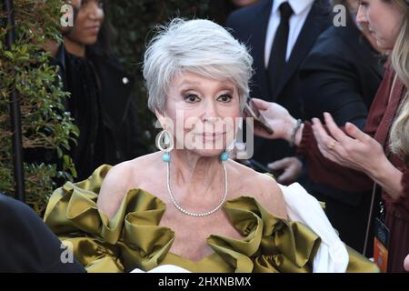 Los Angeles, USA. 13. März 2022. Rita Moreno kommt zu den Annual Critics Choice Awards 27., die am Sonntag, dem 13. März 2022, im Fairmont Century Plaza in Los Angeles, CA, verliehen werden. (Foto: Sthanlee B. Mirador/Sipa USA) Quelle: SIPA USA/Alamy Live News Stockfoto