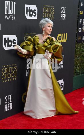 Los Angeles, Usa. 14. März 2022. Rita Moreno nimmt am Sonntag, den 13. März 2022, an den jährlichen Critics Choice Awards 27. im Fairmont Century Plaza Teil. Kredit: UPI/Alamy Live Nachrichten Stockfoto