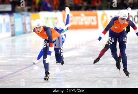 Heerenveen, Niederlande, 13. März 2022, Irene Schouten (NED) landet auf dem ersten Platz bei den Massenstart-Frauen, Marijke Groenewoud landet auf dem zweiten Platz beim Weltcup-Eisschnelllauf-Finale am 13. März 2022 im Thialf-Stadion in Heerenveen, Niederlande Foto von SCS/Soenar Chamid/AFLO (HOLLAND OUT) Stockfoto