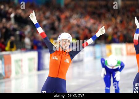 Heerenveen, Niederlande, 13. März 2022, Irene Schouten (NED) landet auf dem ersten Platz bei den Massenstart-Frauen, Marijke Groenewoud landet auf dem zweiten Platz beim Weltcup-Eisschnelllauf-Finale am 13. März 2022 im Thialf-Stadion in Heerenveen, Niederlande Foto von SCS/Soenar Chamid/AFLO (HOLLAND OUT) Stockfoto