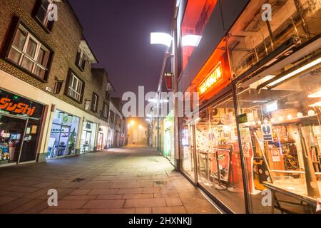 Friary Street bei Nacht Guildford Surrey England Europa Stockfoto