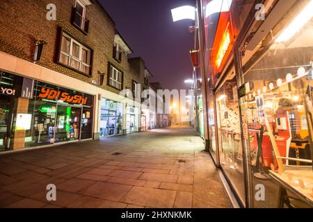 Friary Street bei Nacht Guildford Surrey England Europa Stockfoto