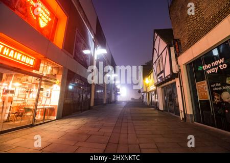 Friary Street bei Nacht Guildford Surrey England Europa Stockfoto