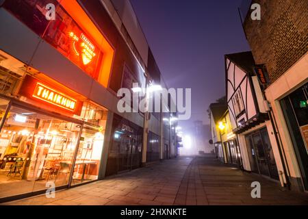 Friary Street bei Nacht Guildford Surrey England Europa Stockfoto