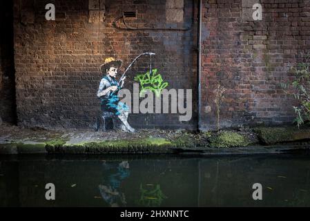 Banksy-Bild der Huckleberry Finn-Figur Neues Graffiti in Camden Lock am Grand Union Canal London UK. Stockfoto