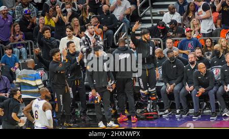 Phoenix, Vereinigte Staaten Von Amerika. 13. März 2022. Spieler der Phoenix Suns Bank feiern ein Ergebnis während des Spiels der National Basketball Association zwischen den Los Angeles Lakers und den Phoenix Suns im Footprint Center in Phoenix, Arizona. Edwin Rodriguez/SPP Credit: SPP Sport Press Photo. /Alamy Live News Stockfoto