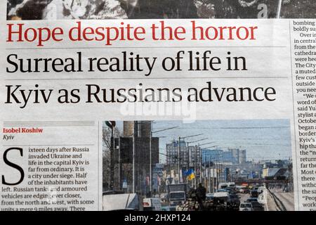 „Hoffnung trotz der Horror-surrealen Realität des Lebens in Kiew, während die Russen voranschreiten“, titelte die Zeitung Guardian am 12. März 2022 in London, Großbritannien Stockfoto