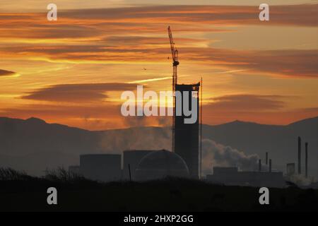 Sellafield-Standort im Morgengrauen mit Black Combe im Hintergrund, Cumbria, England, Vereinigtes Königreich Stockfoto