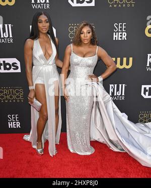 Los Angeles, USA. 13. März 2022. LOS ANGELES, USA. 13. März 2022: Venus Williams & Serena Williams bei den Annual Critics' Choice Awards 27. im Fairmont Century Plaza Hotel. Bildquelle: Paul Smith/Alamy Live News Stockfoto