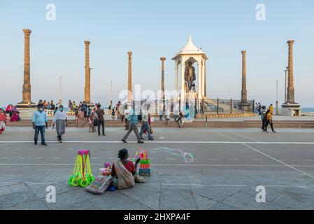 Pondicherry, Indien - 12. März 2022: Gandhi-Statue auf der Strandpromenade. Stockfoto