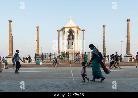 Pondicherry, Indien - 12. März 2022: Gandhi-Statue auf der Strandpromenade. Stockfoto