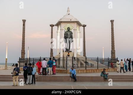 Pondicherry, Indien - 12. März 2022: Gandhi-Statue auf der Strandpromenade. Stockfoto