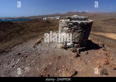 Vulkanisches Buschland nördlich von Costa Teguise, Lanzarote, Kanarische Inseln, Spanien. Stockfoto