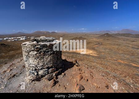 Vulkanisches Buschland nördlich von Costa Teguise, Lanzarote, Kanarische Inseln, Spanien. Stockfoto