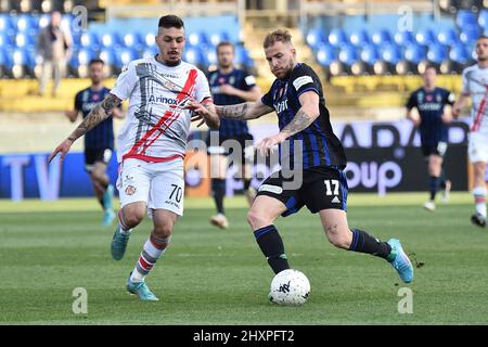 Arena Garibaldi, Pisa, Italien, 13. März 2022, Gianluca Gaetano (Cremonese) und Giuseppe Sibilli (Pisa) während des AC Pisa vs. US Cremonese - italienischer socc Stockfoto