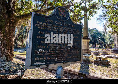 Selma, Alabama, USA-1. März 2022: Historische Markierung für den Live Oak Cemetery. Viele von Selmas prominenten Bürgern und Kriegshelden sind hier begraben. Stockfoto