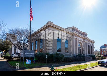 Selma, Alabama, USA-1. März 2022: Das Selma and Dallas County Center for Commerce befindet sich im historischen Gebäude der Carnegie Library, das 1904 erbaut wurde. Andrew Stockfoto
