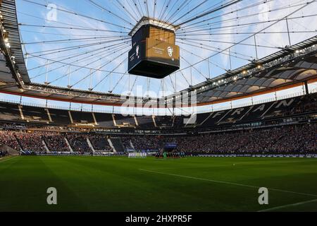 Stadt Frankfurt, Deutschland. 13. Mär, 2022. firo : 03/13/2022 Fuvuball, Fußball 1. Bundesliga, Saison 2021/2022, Eintracht Frankfurt - VfL Bochum Schweigeminute in Memory of Jvºrgen Grabowski Credit: dpa/Alamy Live News Stockfoto