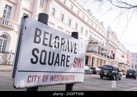 Belgrave Square in Knightsbridge, am 14.. März 2022, in London, England. Die Kampagnengruppe „Transparency International“ sagt, dass geschätzte 1,5bn £von britischen Immobilien über die City of London, den Finanzbezirk der britischen Hauptstadt, mit verdächtigen Mitteln aus Russland ausgegeben wurden. Stockfoto